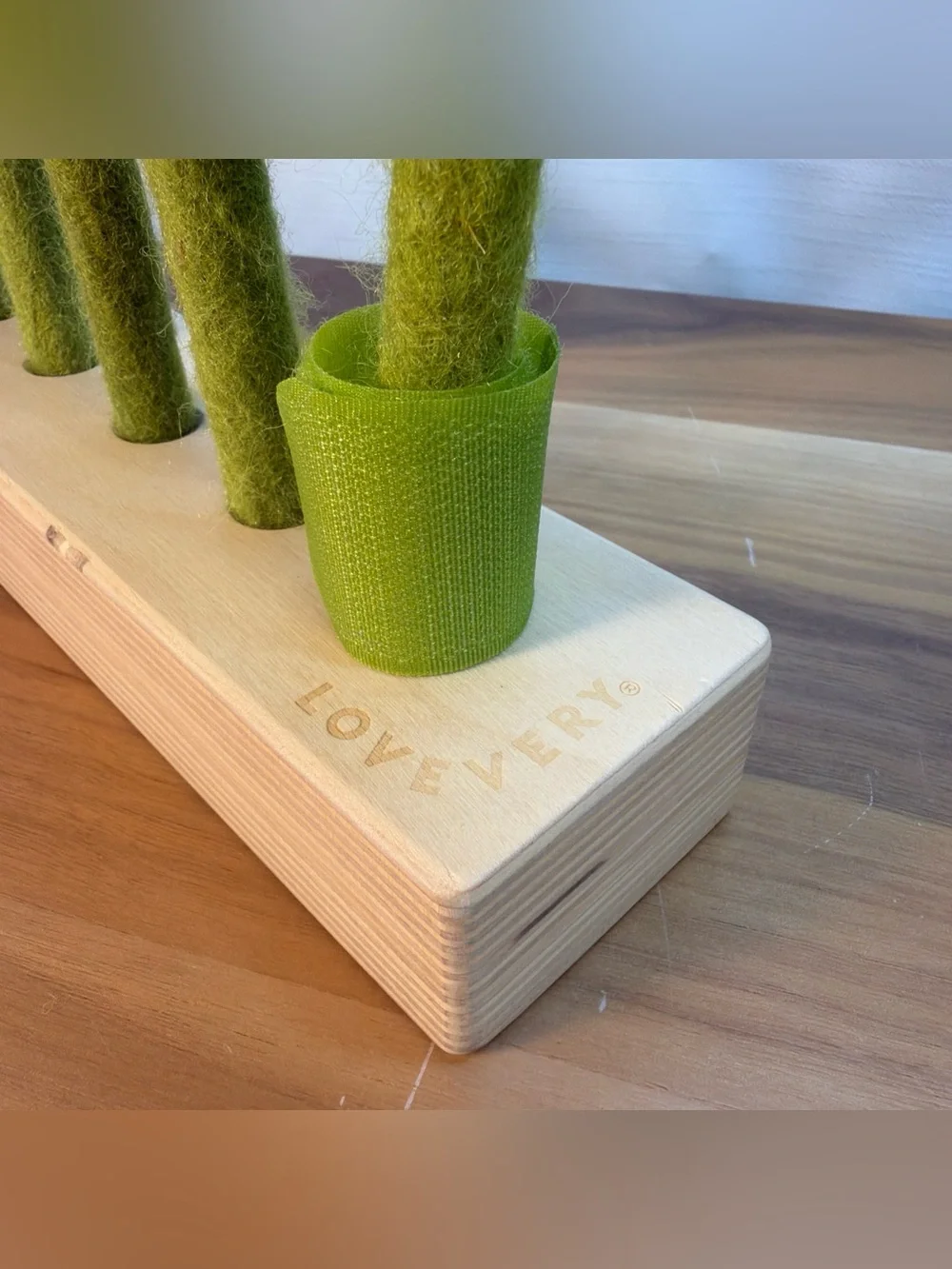 Lovevery Felt Flowers In A Row w/Wood Stand The Helper Play Kit Montessori Toy